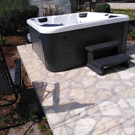 Holiday home Tamy - With Jacuzzi