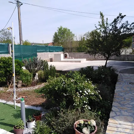 Tamy - With Jacuzzi Holiday home