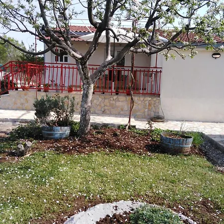 Tamy - With Jacuzzi Holiday home